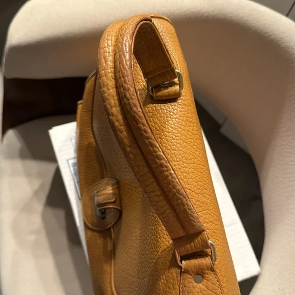 🌺👜 SALE‼️ ❤️‍🔥VERY VINTAGE AND RARE CELINE LEATHER BAG. 👜👜👜❤️‍🔥 - Picture 5 of 14